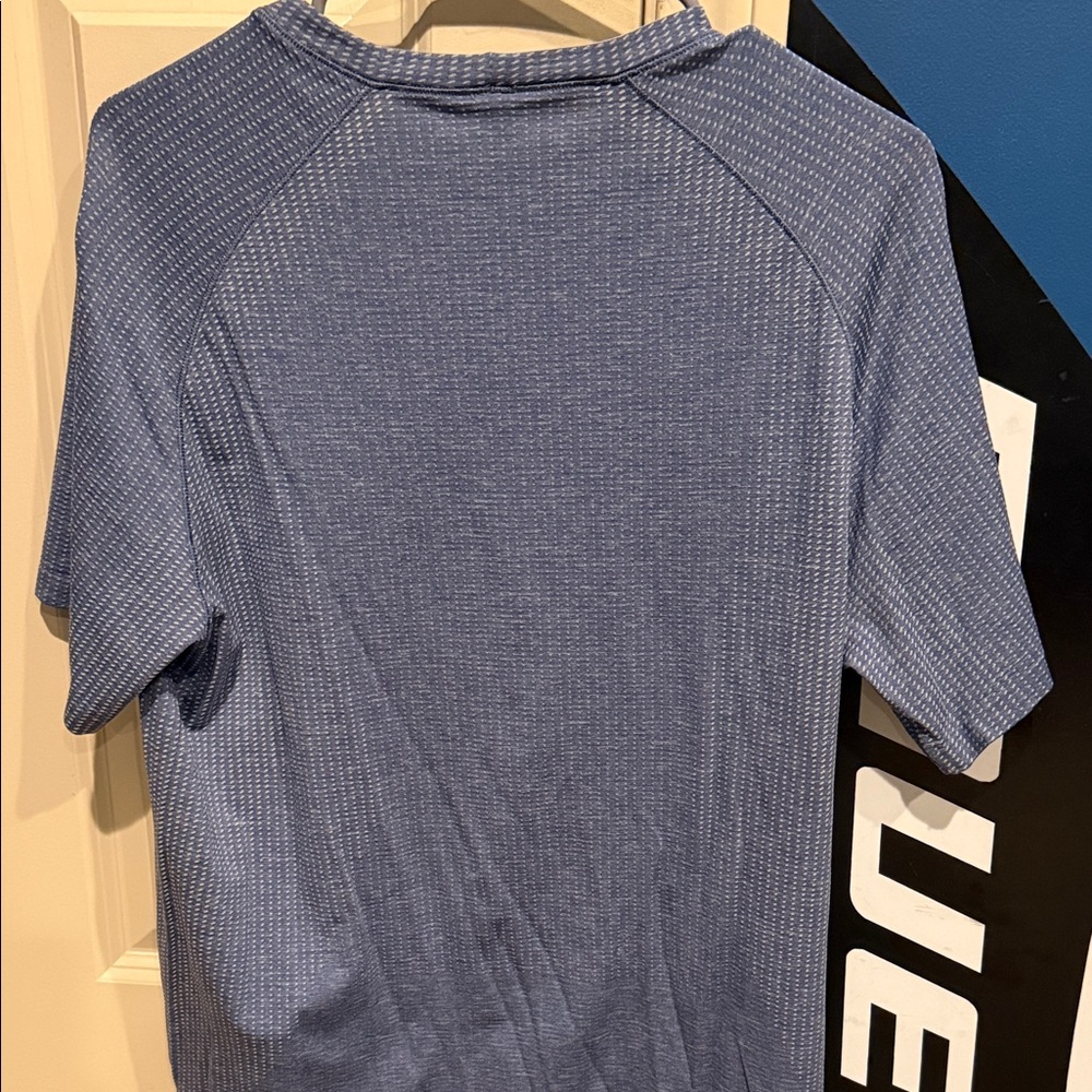 lululemon Metal Vent Tech shirt logo - Picture 3 of 4